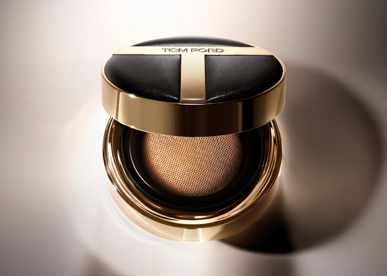 TOM FORD BEAUT Y 獨家建築光影美學再添力作 推出全新立體光影水光氣墊粉底 精準雕琢立體輪廓 全新立體光影胭脂及高級訂製四色眼影盤新色調同步登場 延續建築美學傳奇 成就光影巔峰之美